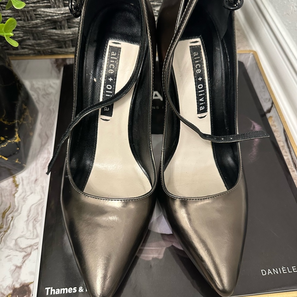 Alice and Olivia pumps